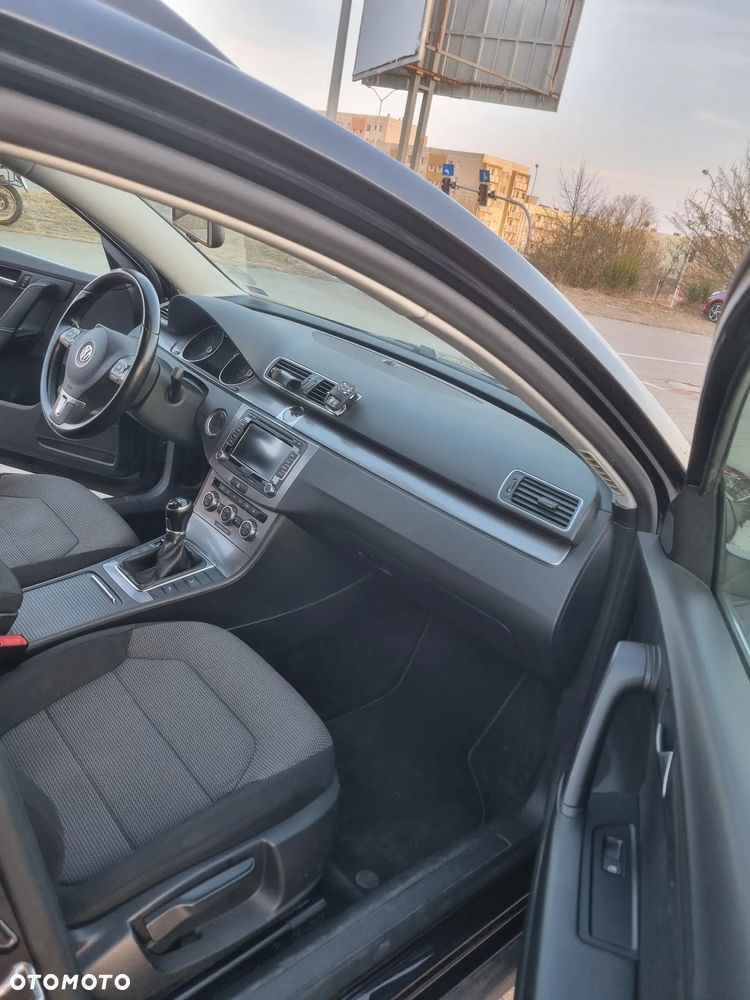 Volkswagen Passat 2.0 TDI Comfortline - 12