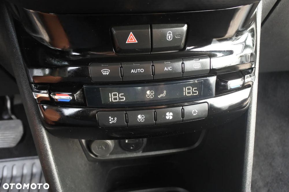 Peugeot 208 PureTech 110 Stop & Start EAT6 Allure - 17