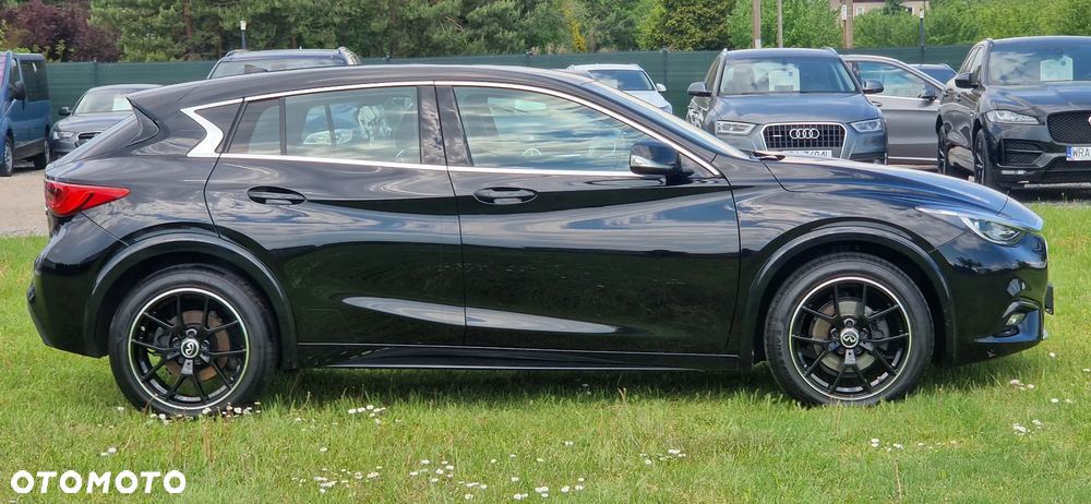 Infiniti Q30 - 3