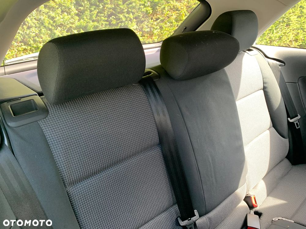 Audi A3 3-drzwiowe 1.6 Ambiente - 9