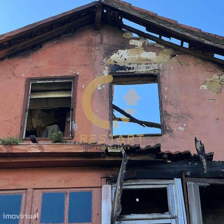 Prédio em Ruína, em Ramalde - Grande imagem: 4/26