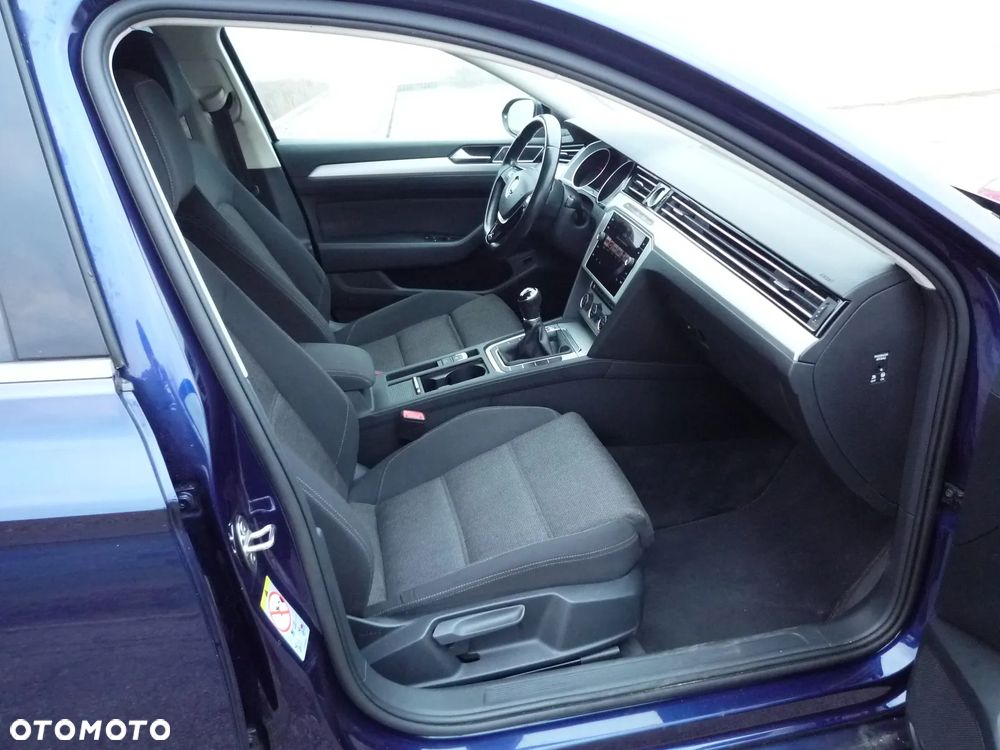 Volkswagen Passat 2.0 TDI SCR Comfortline - 30