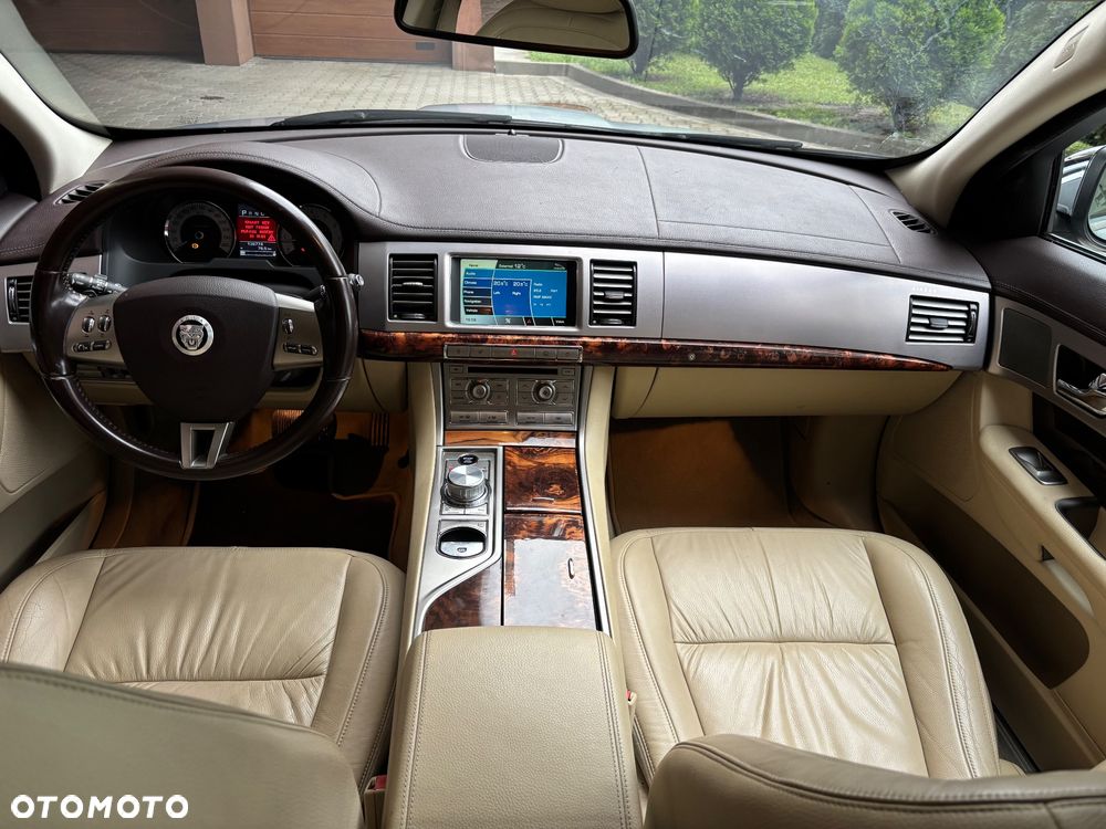 Jaguar XF 3.0 V6 Premium Luxury - 8