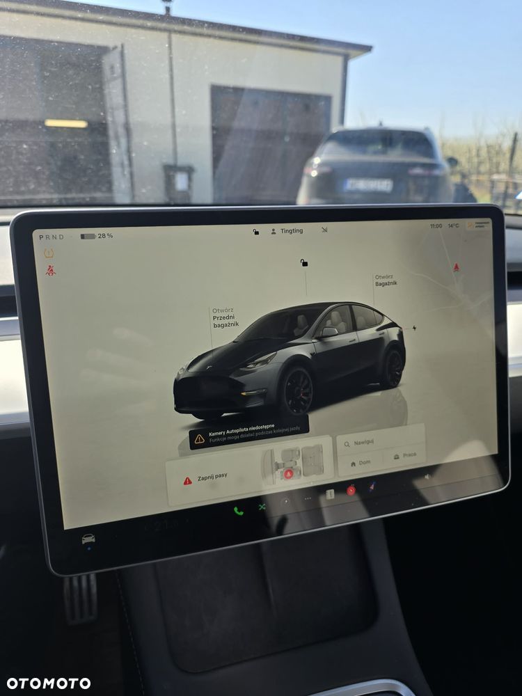 Tesla Model Y Long Range AWD - 11