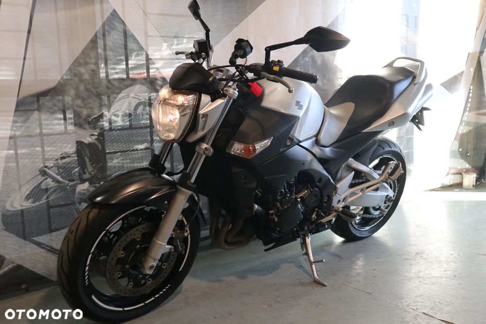 Suzuki GSR - 2