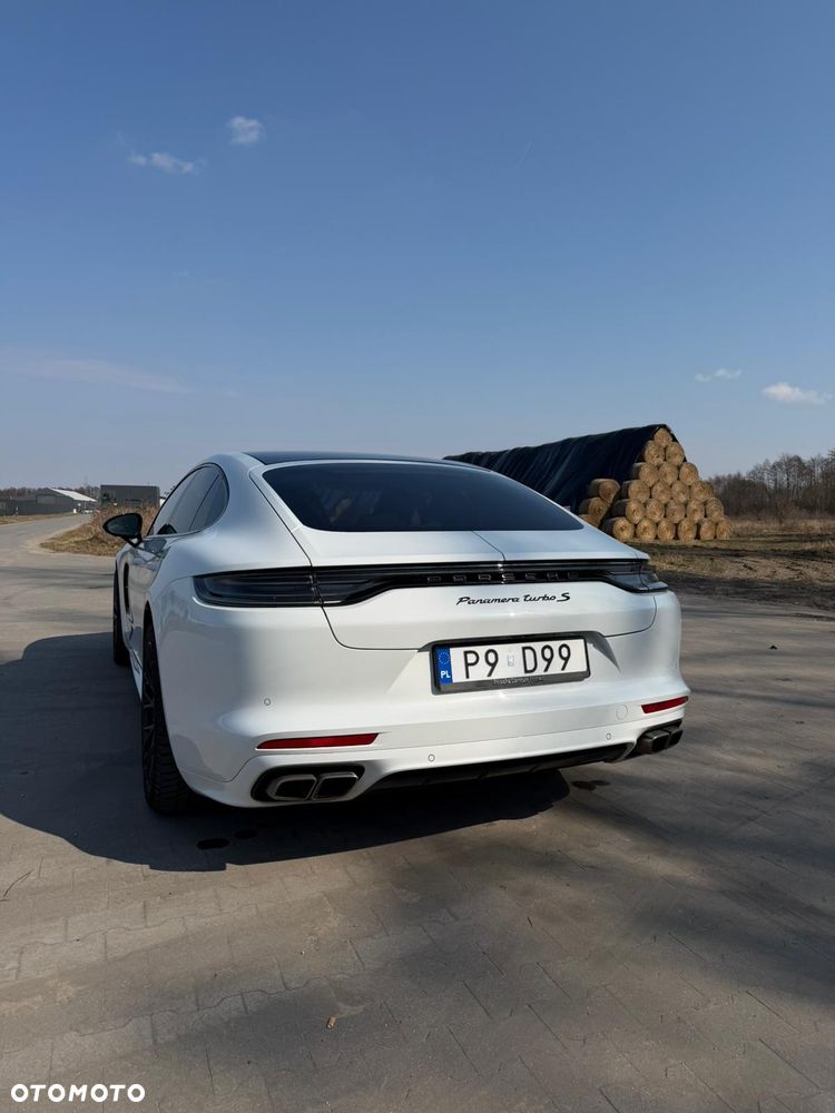 Porsche Panamera - 4