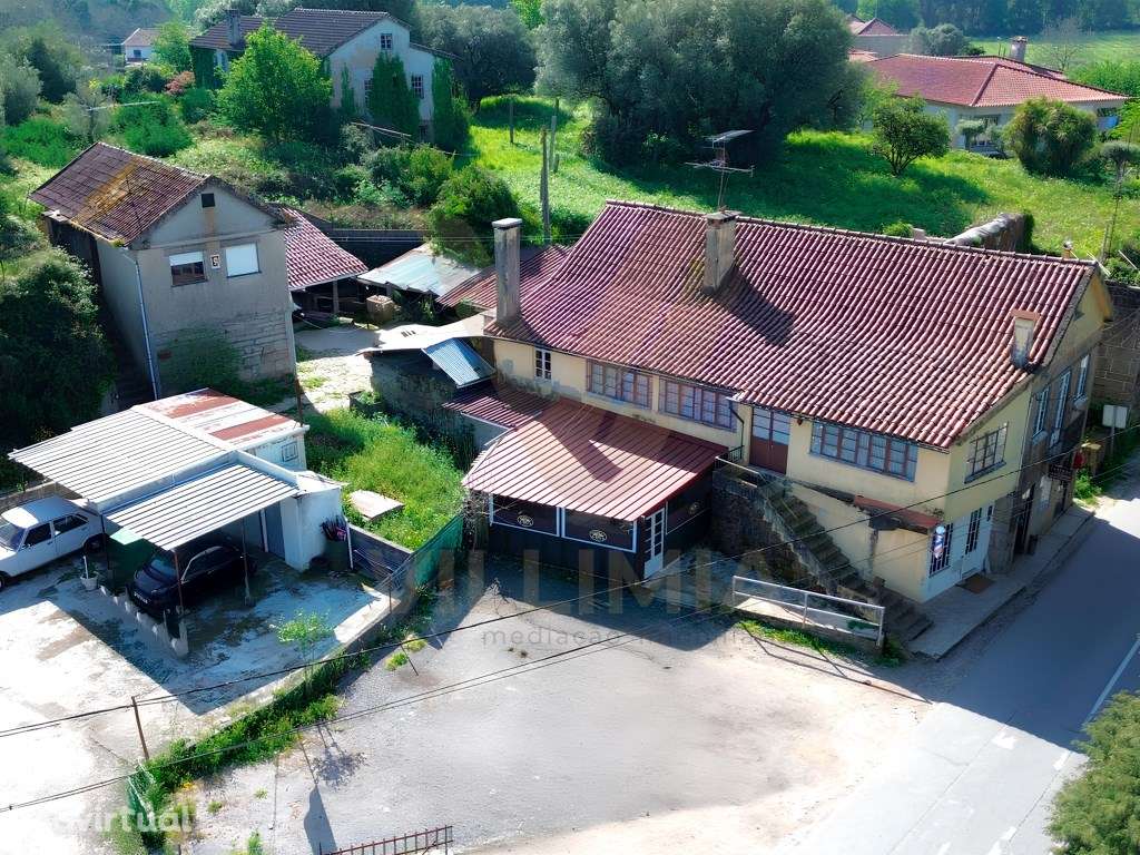 Moradia com Espaço Comercial e Terreno para Construção - Arcozelo -... - Grande imagem: 2/24