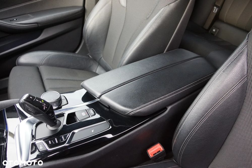 BMW Seria 5 520d xDrive Sport Line - 27