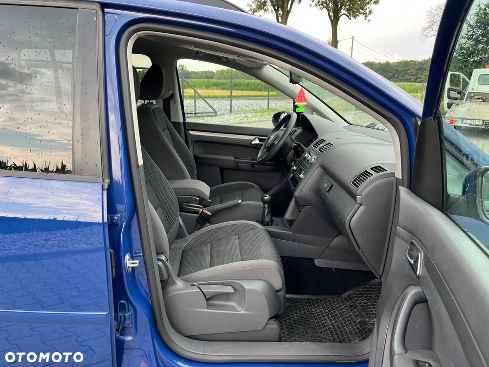 Volkswagen Touran - 27