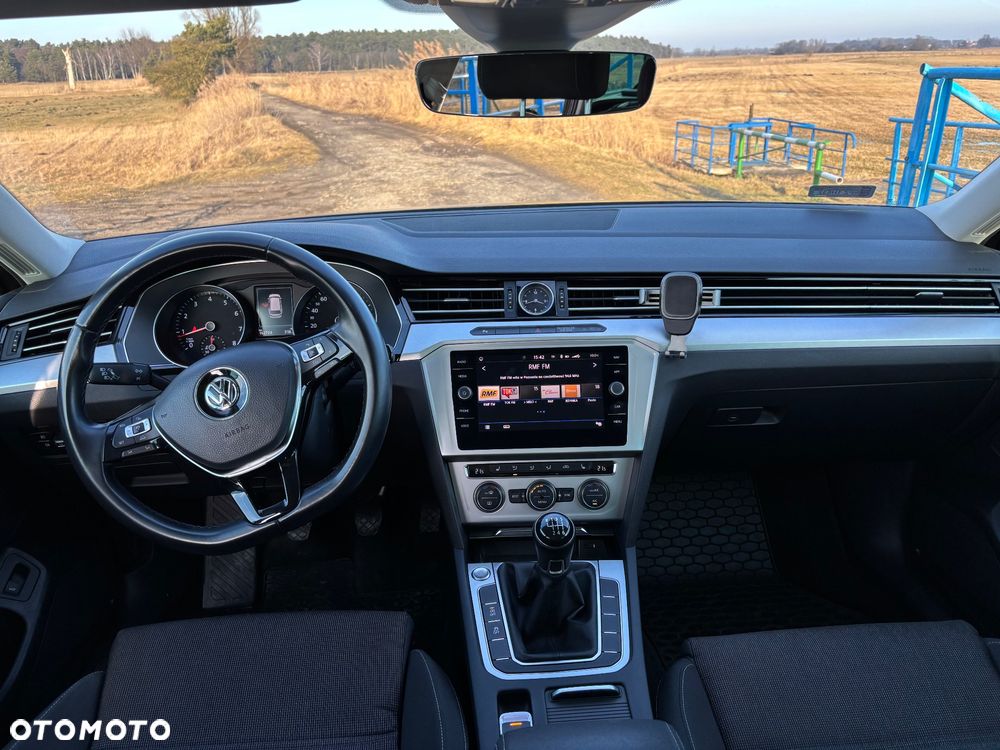 Volkswagen Passat - 13