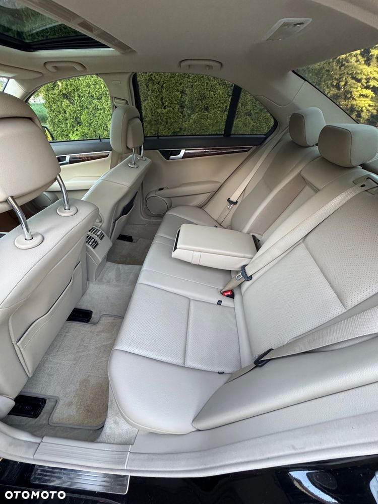 Mercedes-Benz Klasa C 250 7G-TRONIC - 13