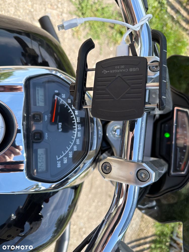 Suzuki Intruder - 2