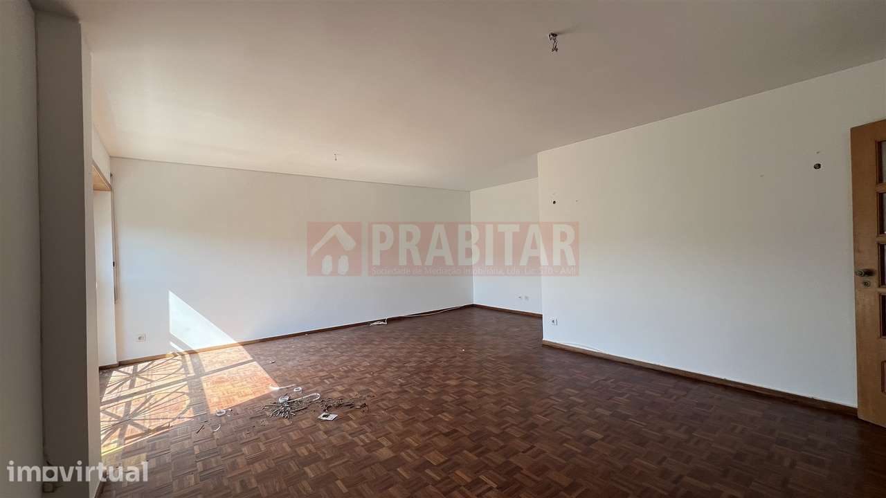 Apartamento T4 com garagem na Quinta D. João - Grande imagem: 4/22
