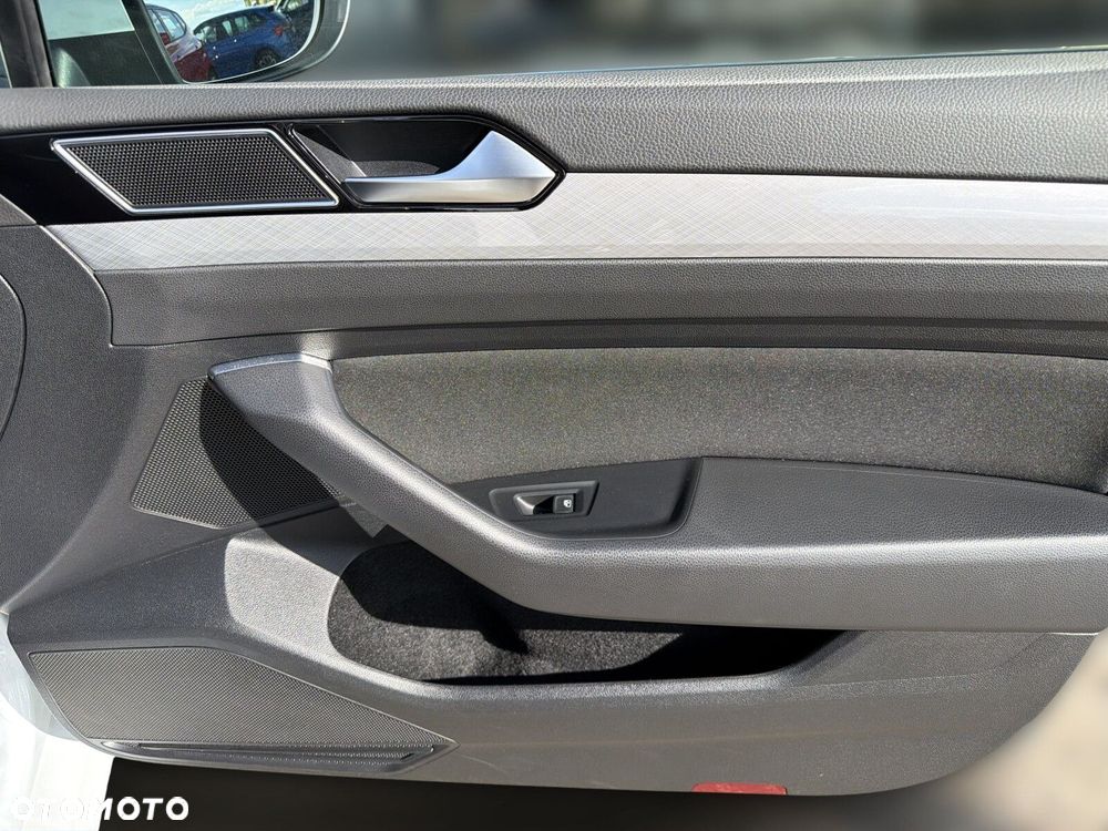 Volkswagen Passat - 38