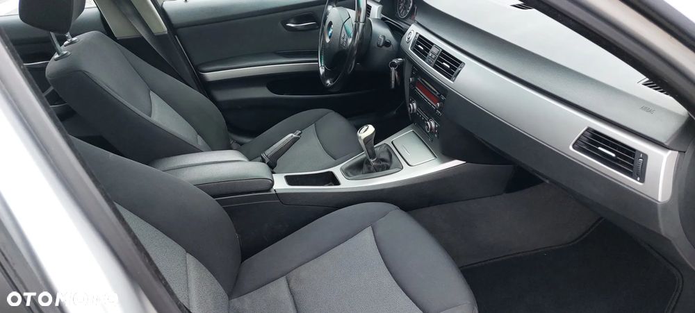 BMW Seria 3 318d - 24