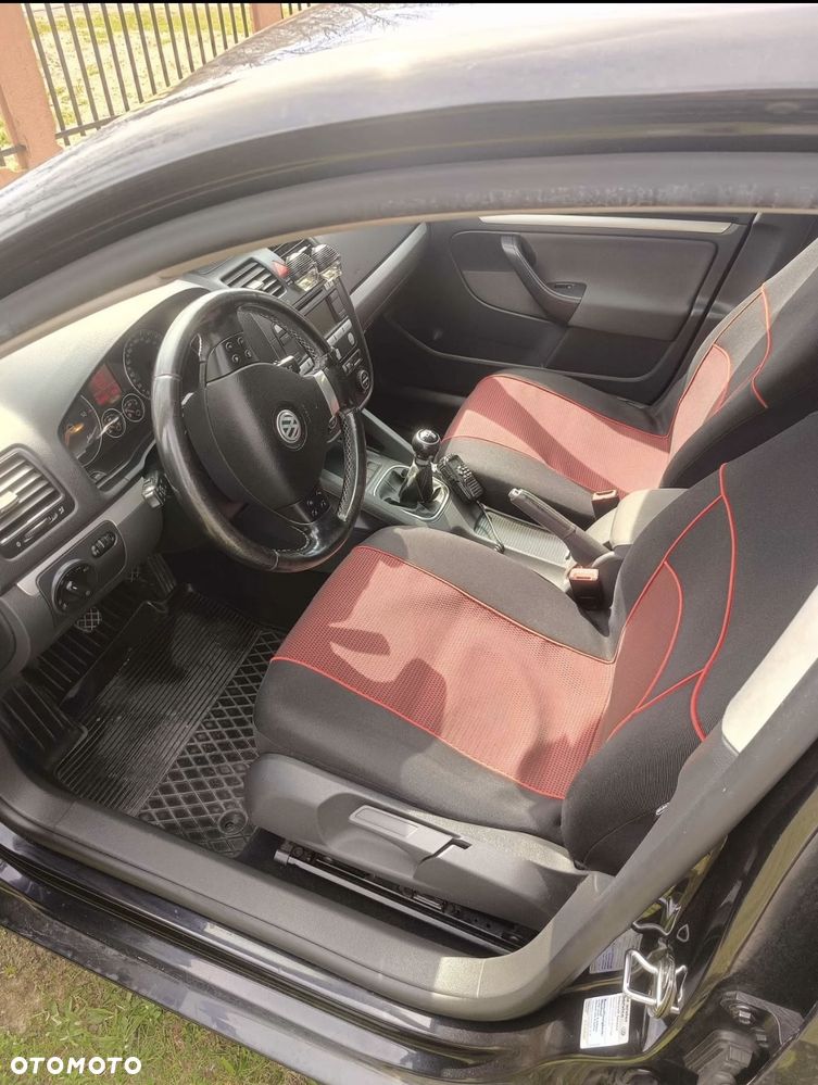Volkswagen Jetta - 2