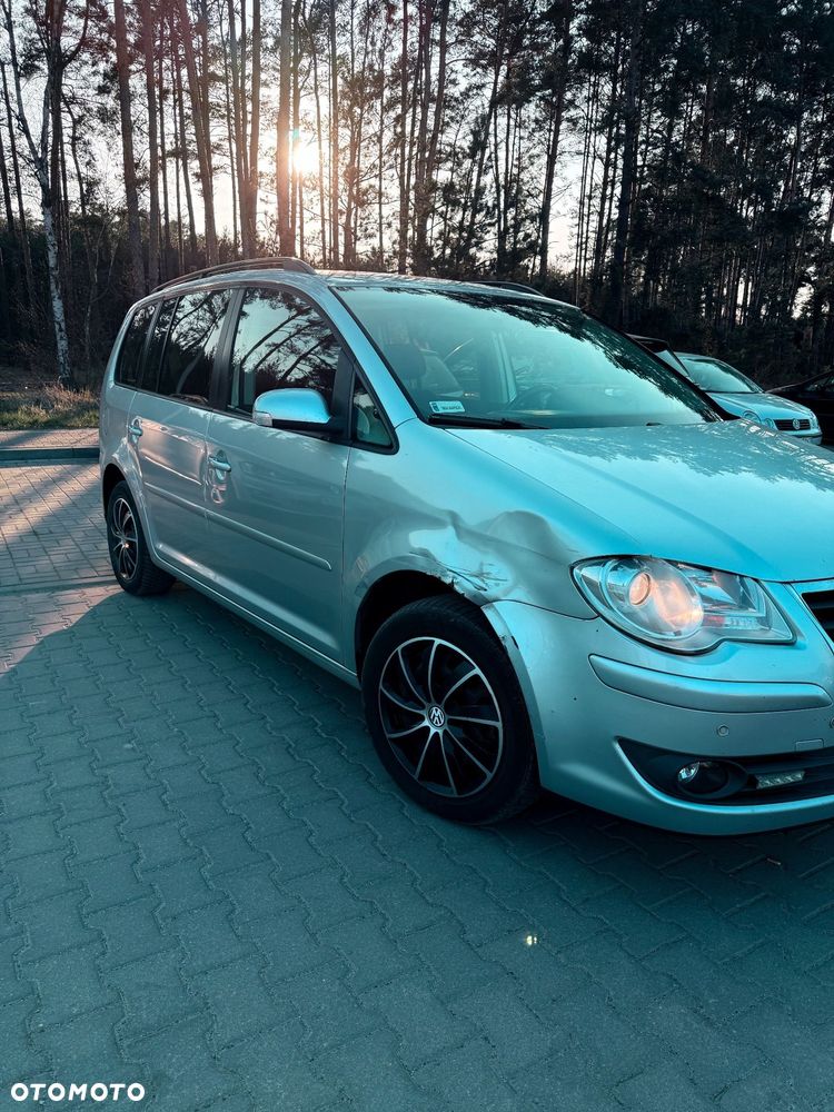 Volkswagen Touran - 4