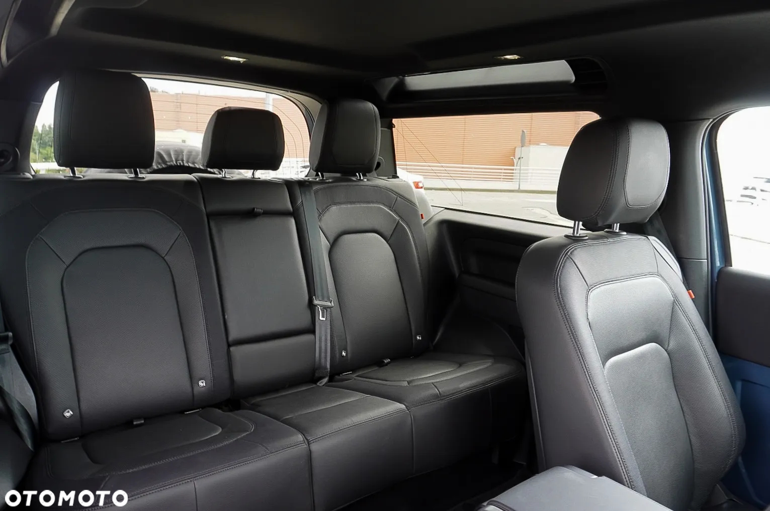 Land Rover Defender 90 2.0 D240 SE - 12