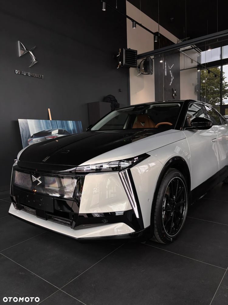 DS Automobiles N°8 - 2
