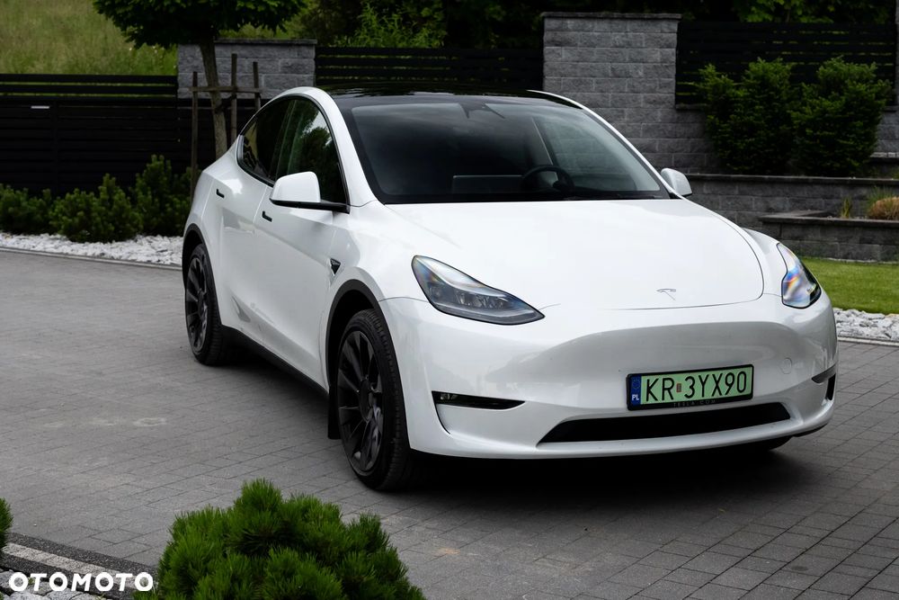 Tesla Model Y - 35
