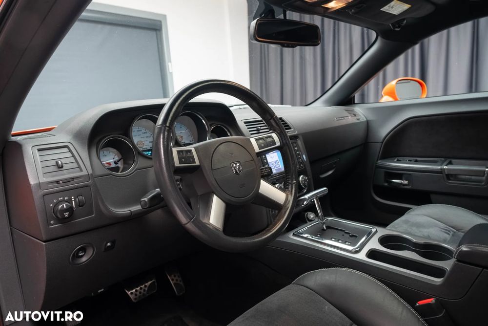 Dodge Challenger - 30