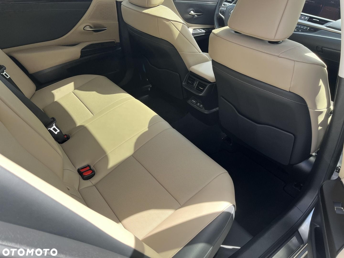 Lexus ES - 10