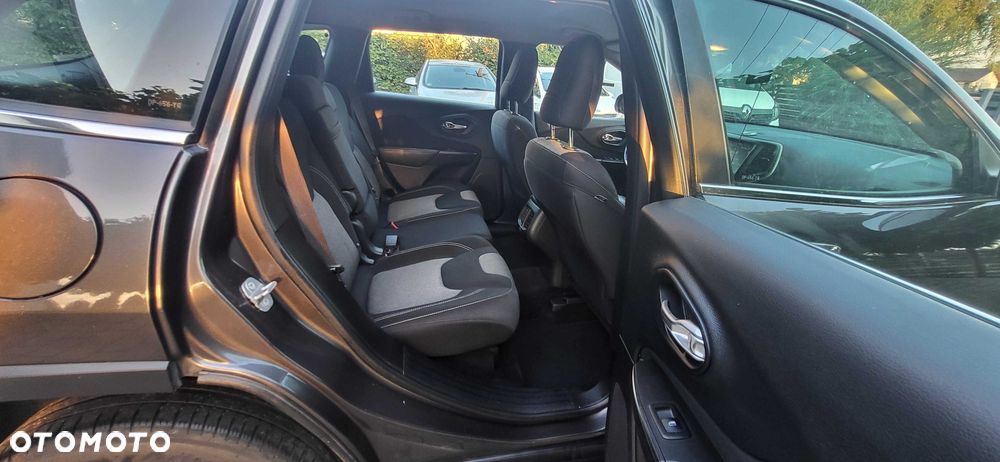 Jeep Cherokee - 8