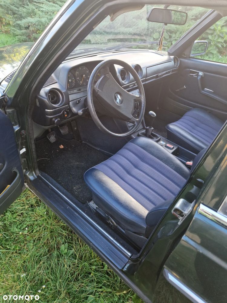 Mercedes-Benz W123 - 1