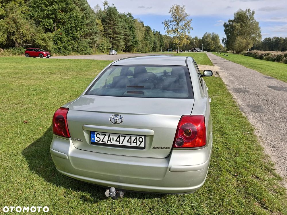 Toyota Avensis 1.8 VVT-i Sol - 11