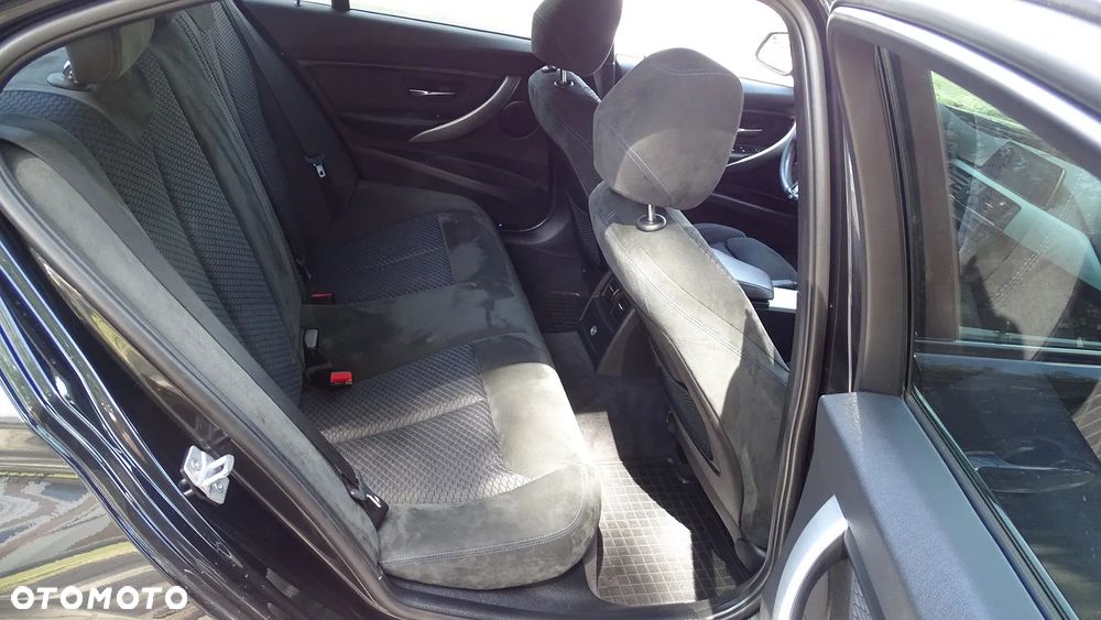 BMW Seria 3 320d Sport-Aut Sport Line - 13