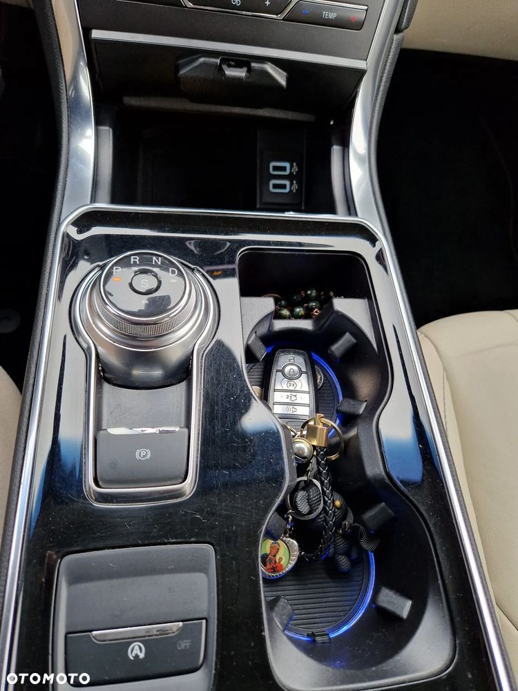 Ford Edge ver-2-0-ecoblue-bi--turbo-4x4-titanium - 12