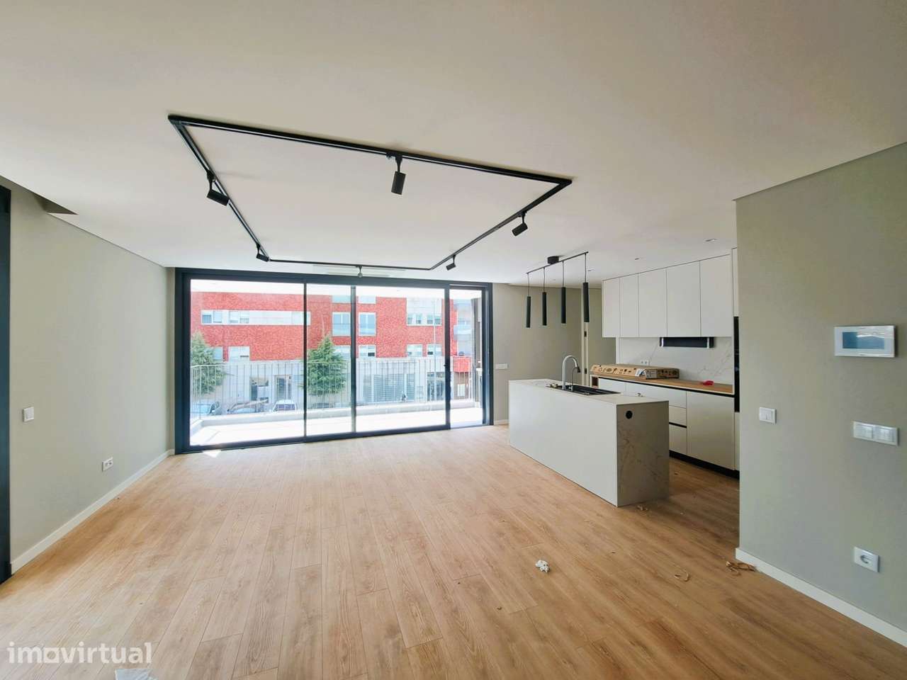 Moderno com Suite, Closet - Grande imagem: 2/17