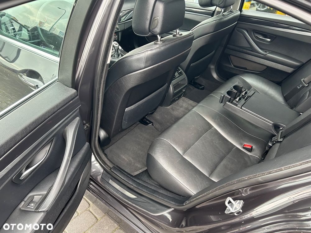 BMW Seria 5 518d Touring Luxury Line - 17