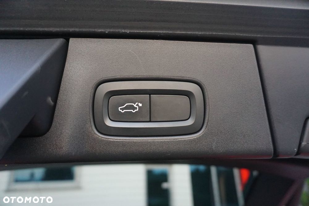 Volvo V90 D4 Momentum - 25