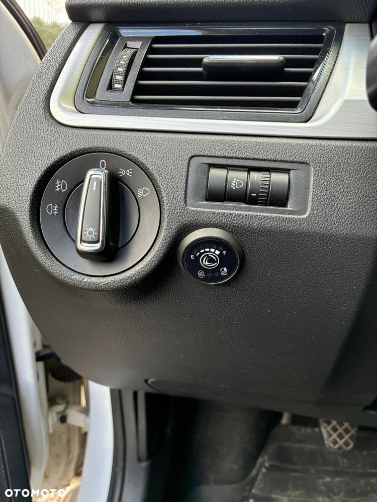 Skoda RAPID 1.2 TSI Ambition - 24