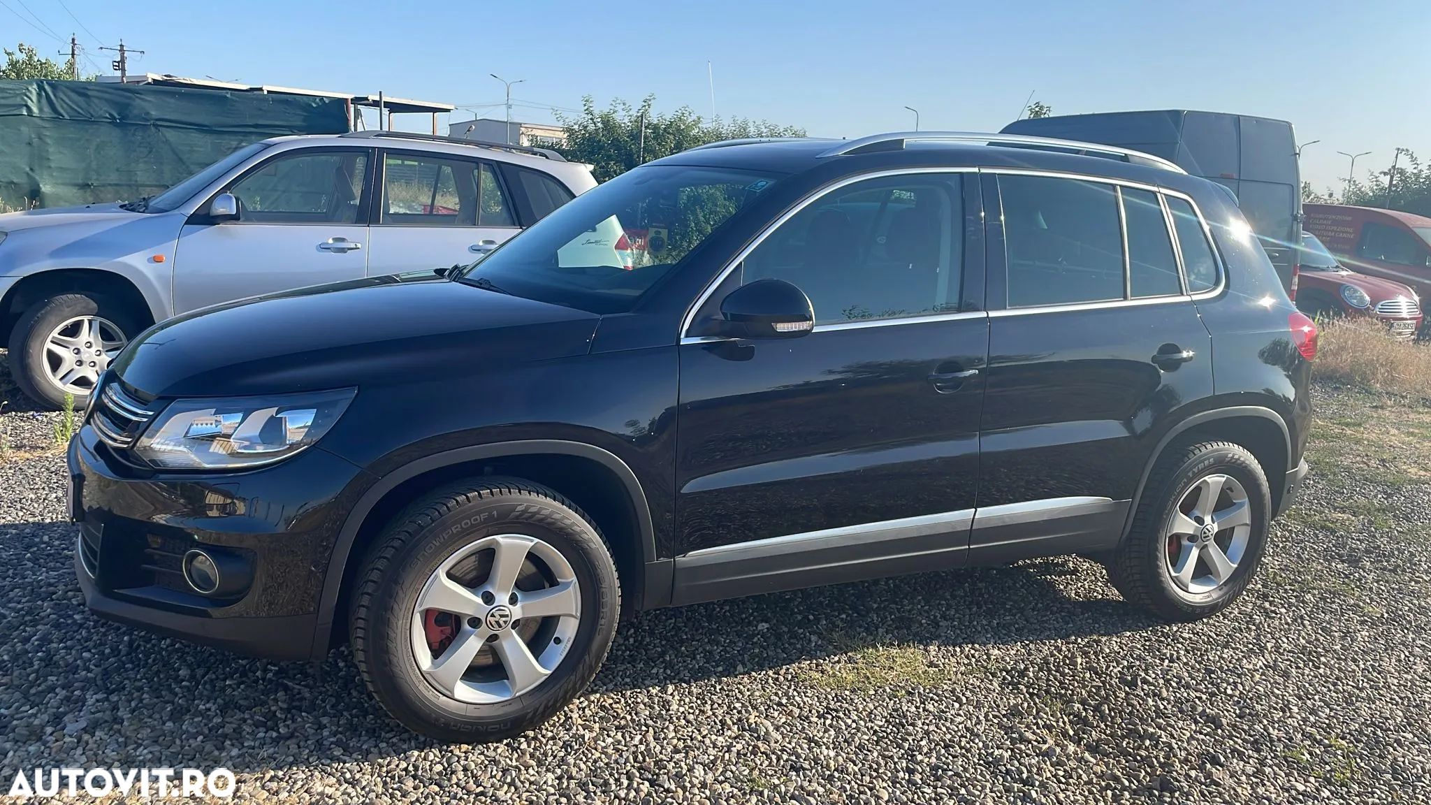 Volkswagen Tiguan - 1