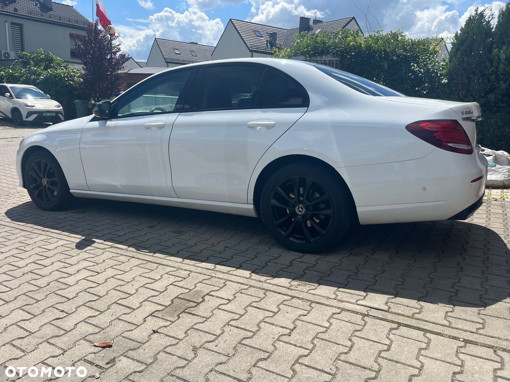 Mercedes-Benz Klasa E 220 d 4-Matic 9G-TRONIC - 8