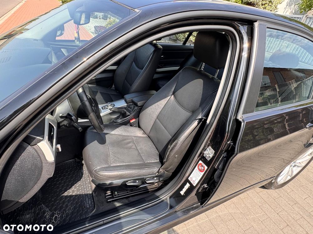 BMW Seria 3 320d DPF Efficient Dynamics Edition - 12