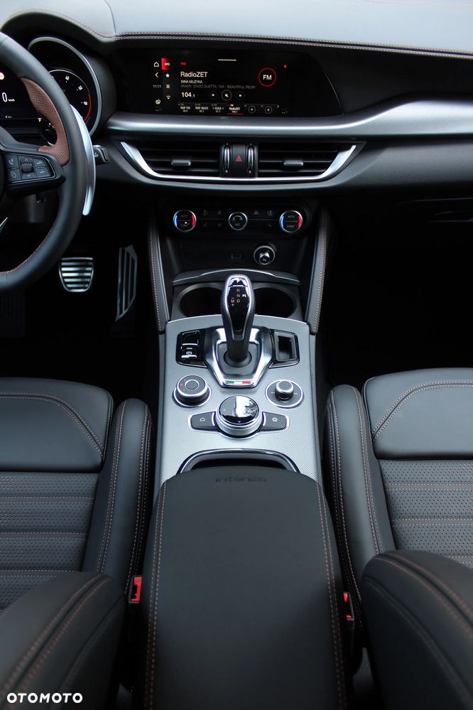 Alfa Romeo Stelvio - 10