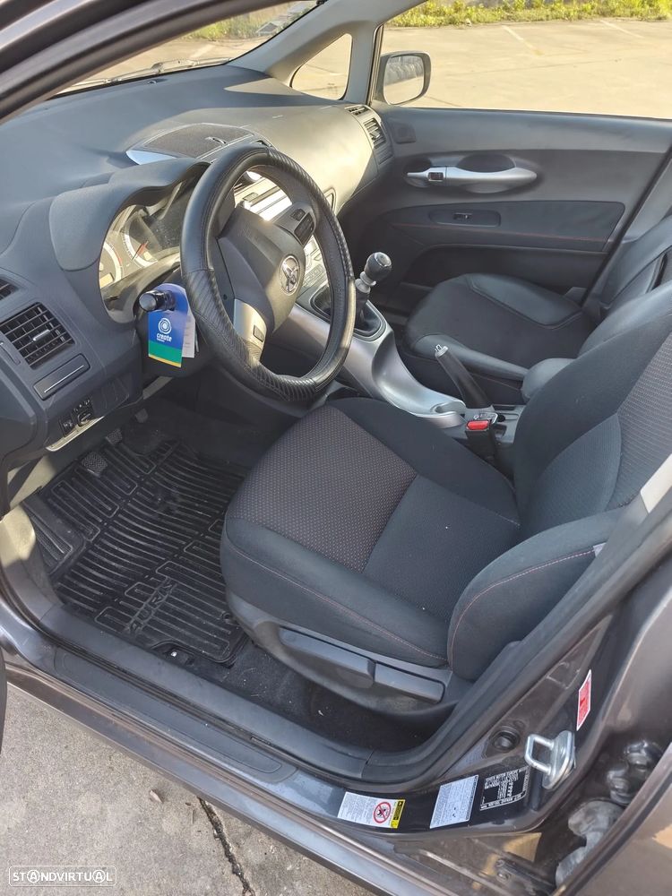Toyota Auris 1.4 D-4D Exclusive+P.Sport - 7