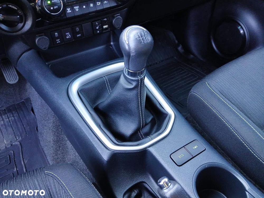 Toyota Hilux 2.8 D-4D Double Cab SR5 4x4 - 40