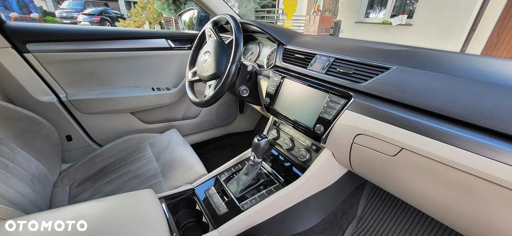 Skoda Superb 2.0 TDI 4x4 Style DSG - 9