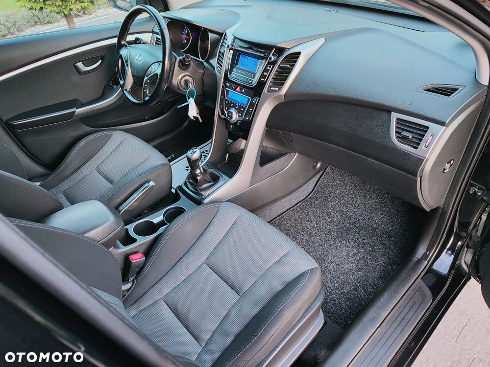 Hyundai i30 blue Kombi 1.6 GDi Style - 11