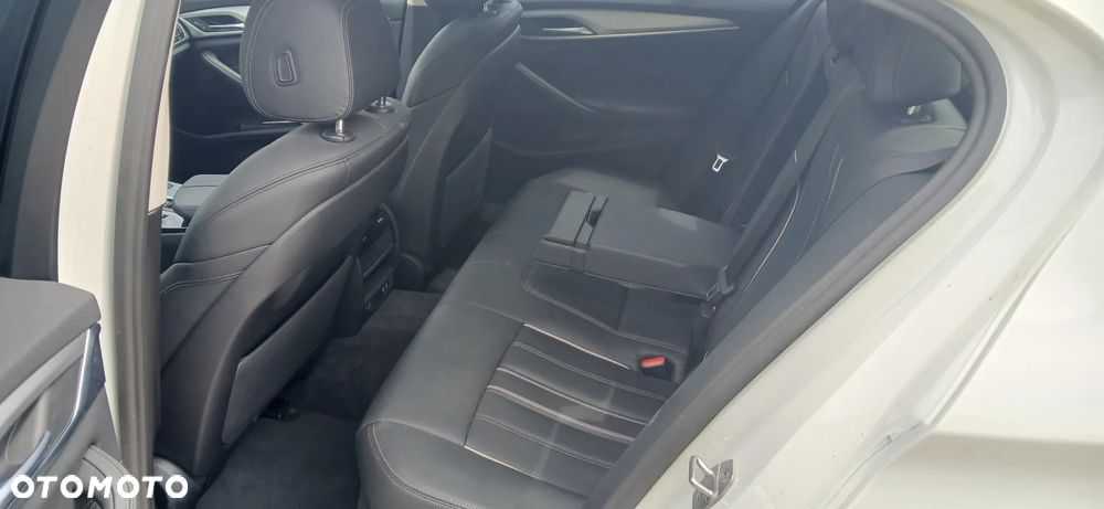 BMW Seria 5 530i GPF Luxury Line sport - 15