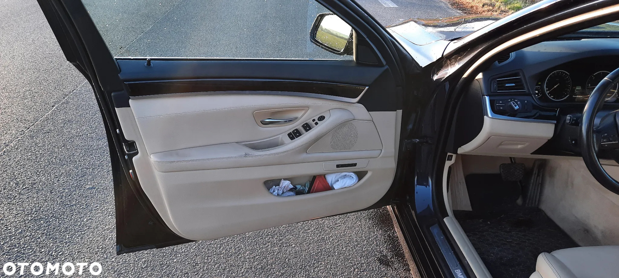 BMW Seria 5 525d Touring Luxury Line - 12