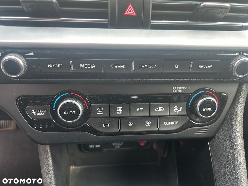 Kia Niro 1.6 GDI Hybrid L Business Line - 26