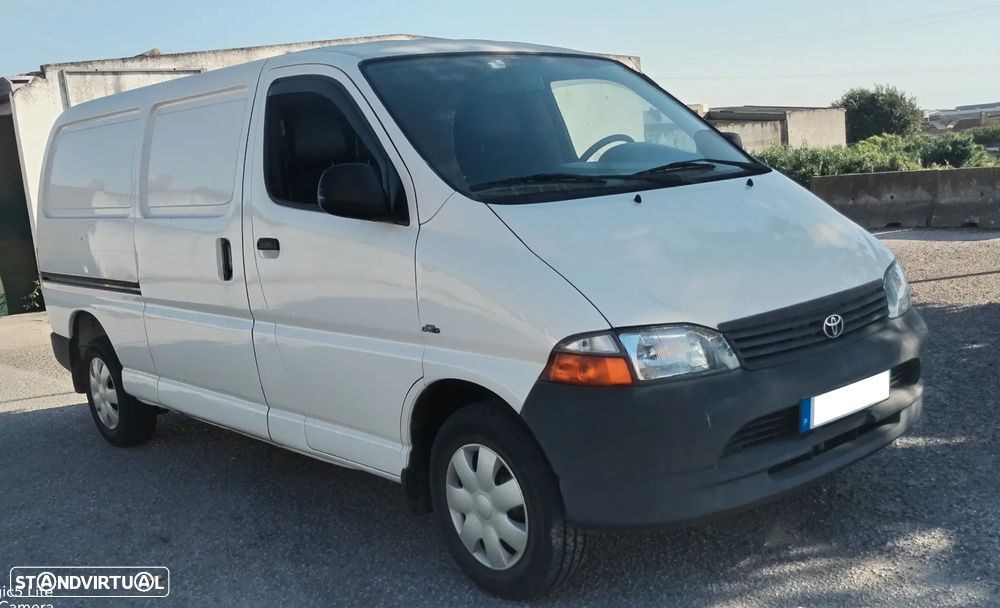 Toyota HIACE - 1