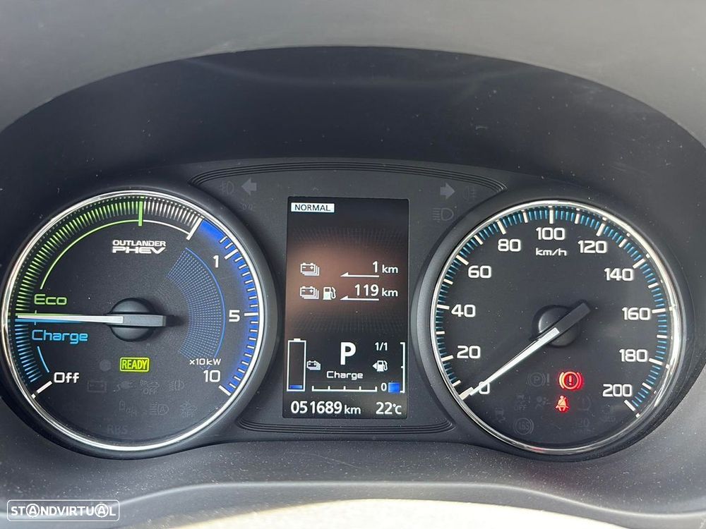 Mitsubishi Outlander - 11