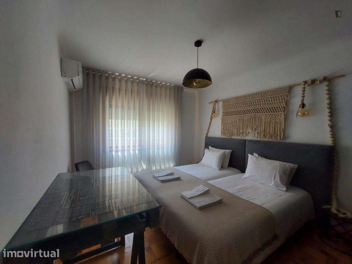 Quarto - localizado em Santa Marinha Porto - Grande imagem: 4/20