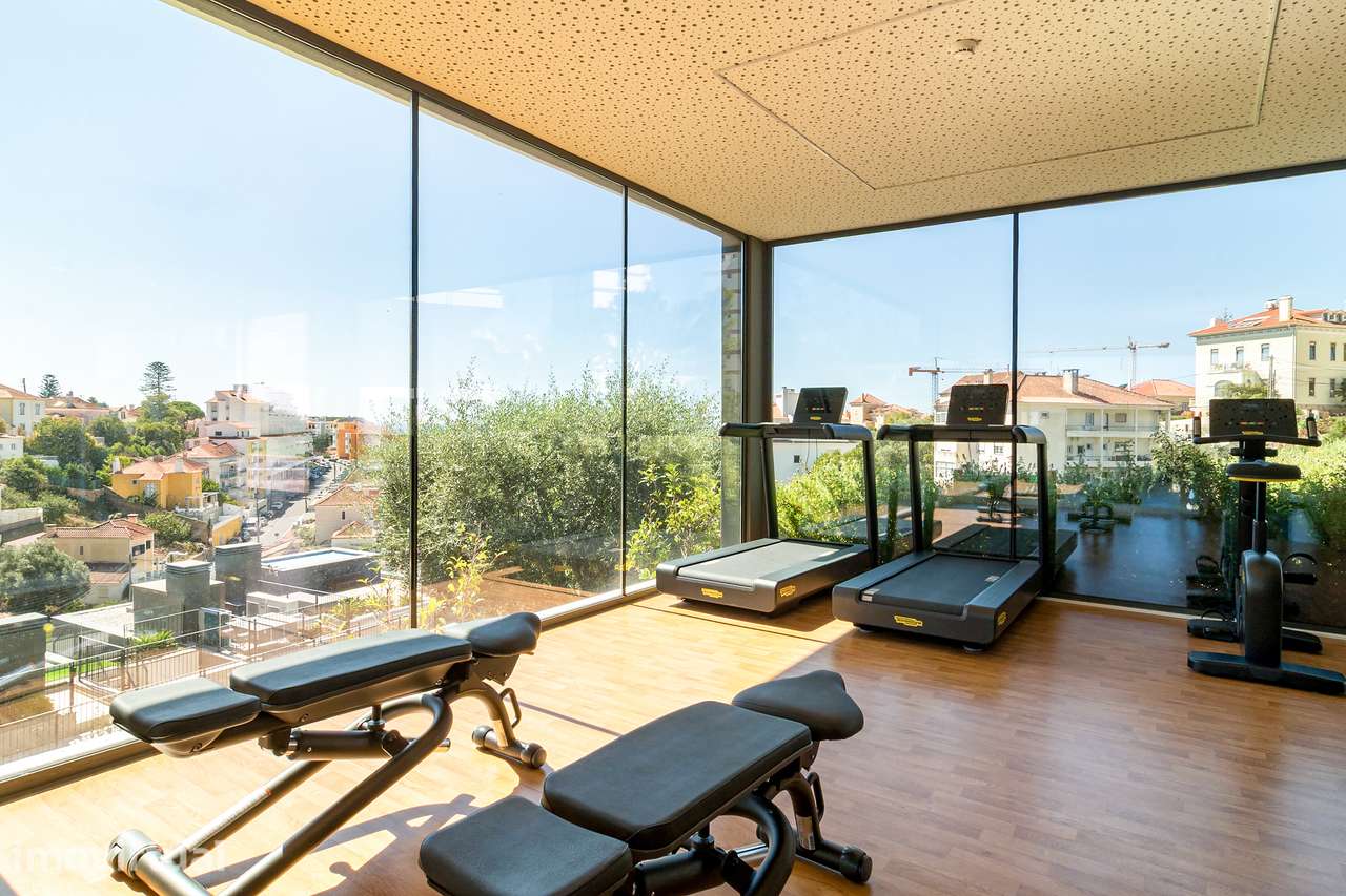 T2 no Estoril com terraço de 80 m², piscina e ginásio com vista mar - Grande imagem: 5/31